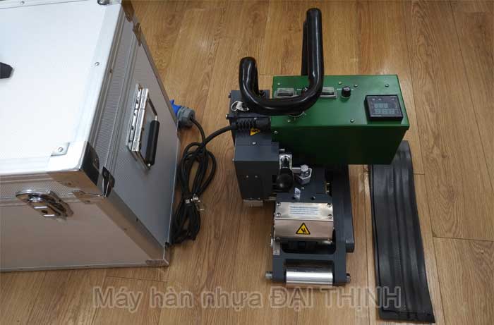 M&aacute;y h&agrave;n bạt nhựa d&agrave;y LST900
