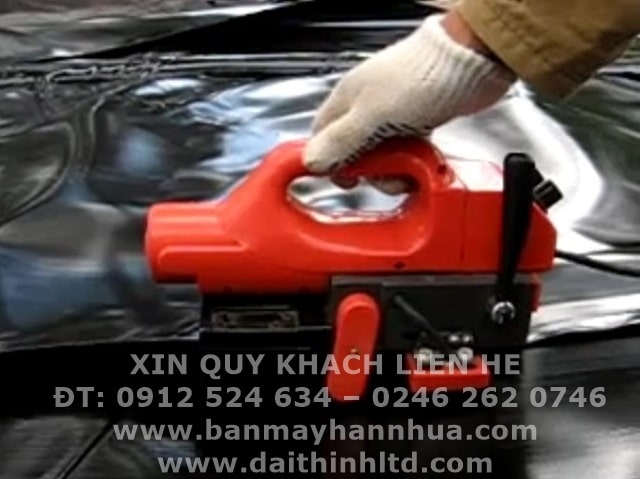 M&aacute;y &eacute;p bạt hdpe ao nu&ocirc;i t&ocirc;m - model may han nhua TH501