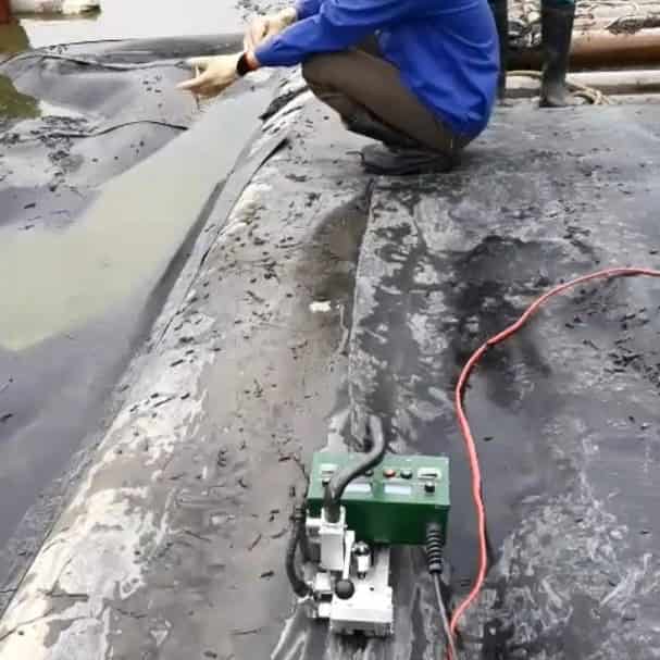 M&aacute;y h&agrave;n bạt nhựa hdpe model may han nhua lst gm1