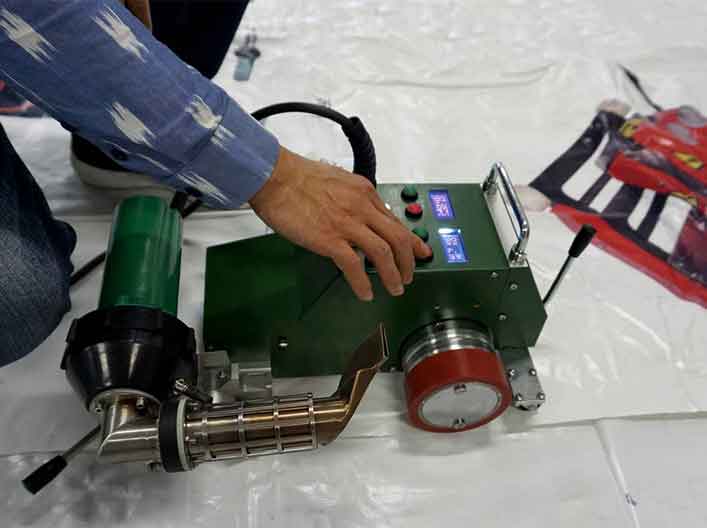 m&aacute;y h&agrave;n bạt biển quảng c&aacute;o LST UME chất lượng